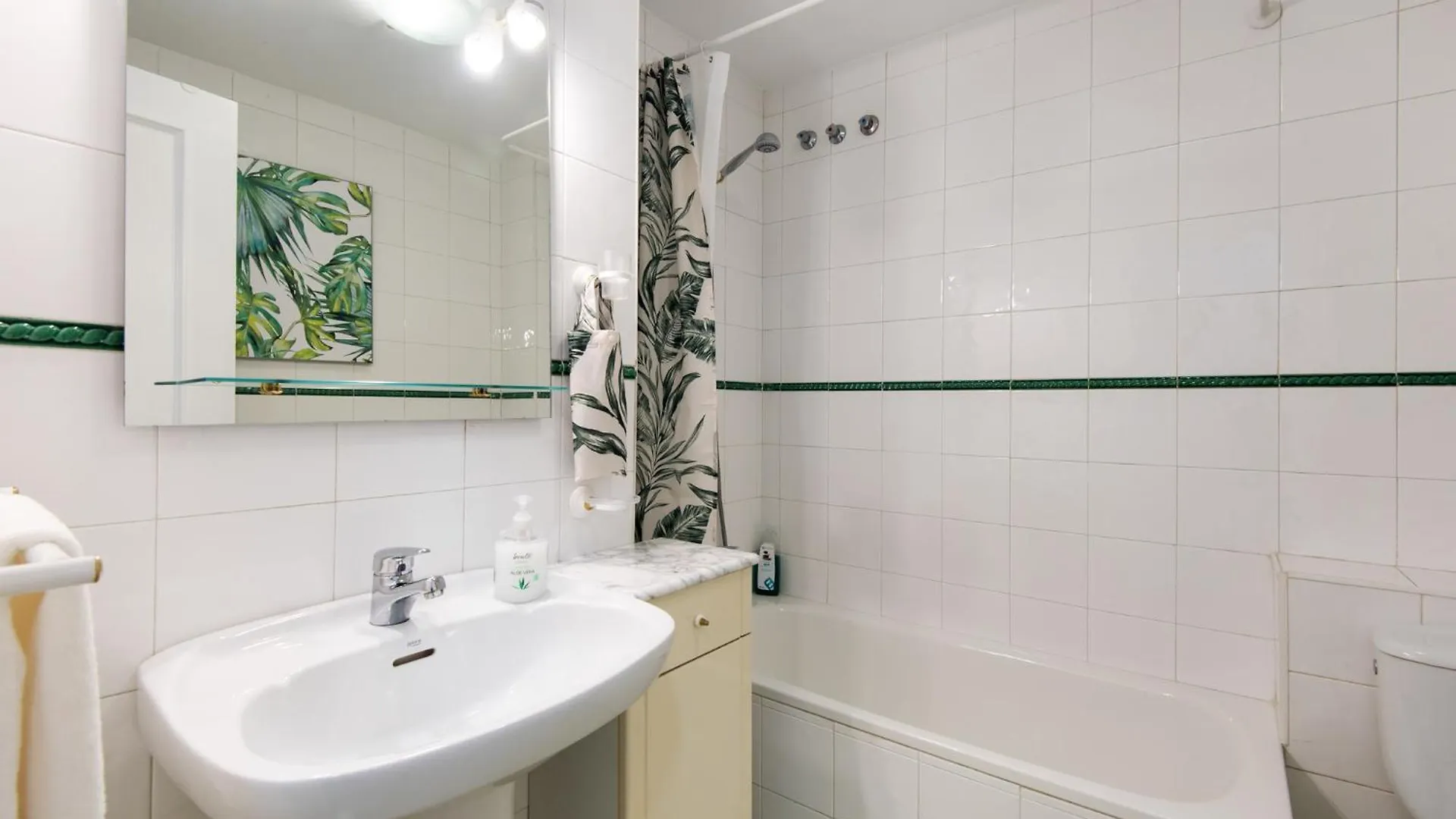 Atarazanas River Road Apartment Malaga 0*,  Spain